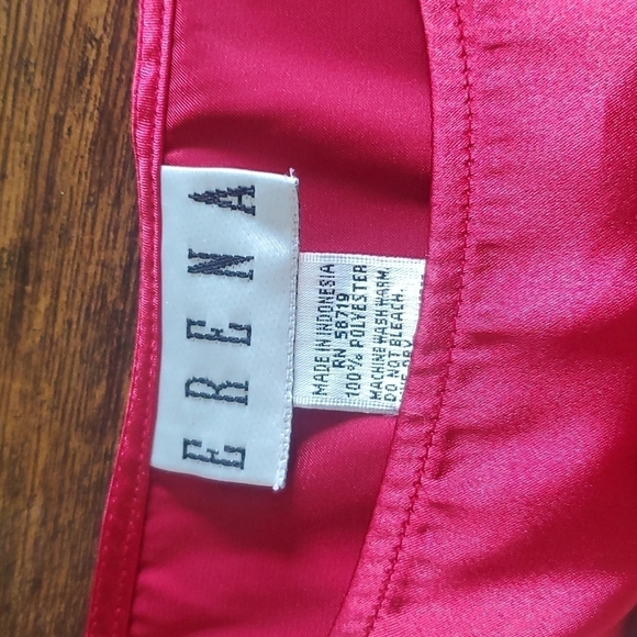 Womens Red Sleevles satin Look Blouse Size Small - Picture 3 of 3